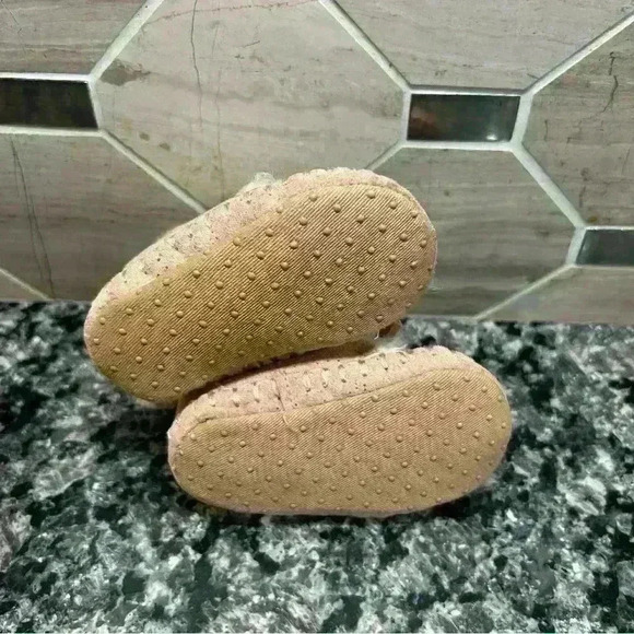 Baby boots Old Navy Faux-Suede Shimmer Faux-Fur Lined Booties for Baby size 2.5 - Picture 6 of 10